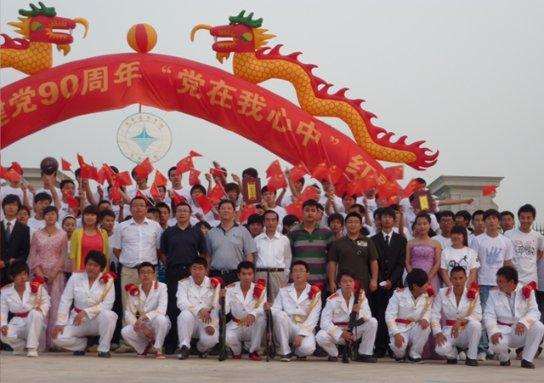 轰动一时的中国首例5胞胎：父亲劳累过世，孩子们已20岁在上大学
